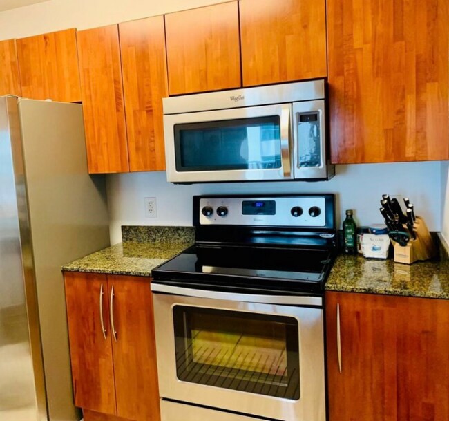 Building Photo - 1200 Brickell Bay Dr