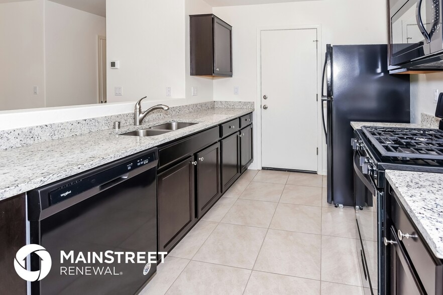 Building Photo - 1883 Metamora St