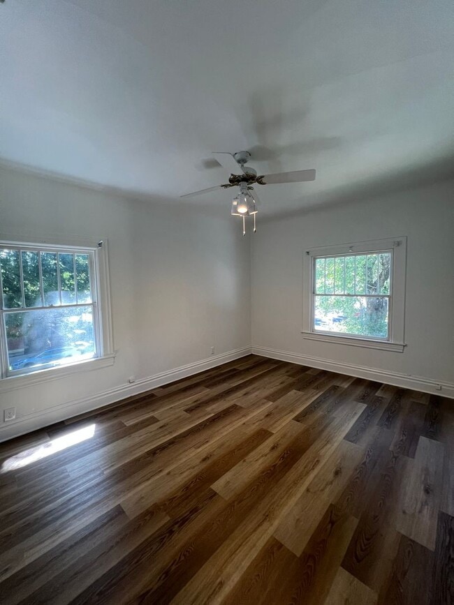 Building Photo - BEAUTIFUL 4+ BEDROOM VICTORIAN!!