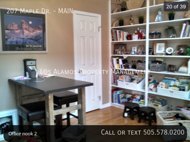 Building Photo - 207 Maple Dr