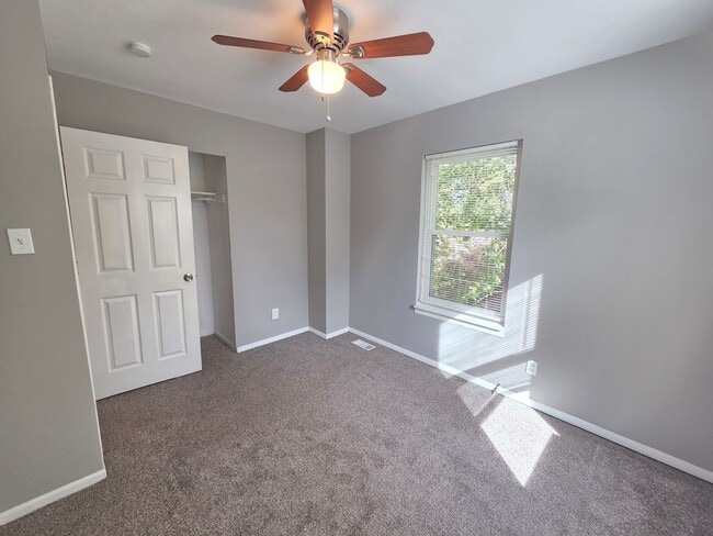 Building Photo - 4346 Swan Ave