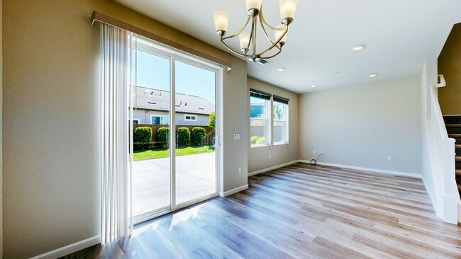 Building Photo - Rare Santa Rosa Four Bedroom house in Desi...
