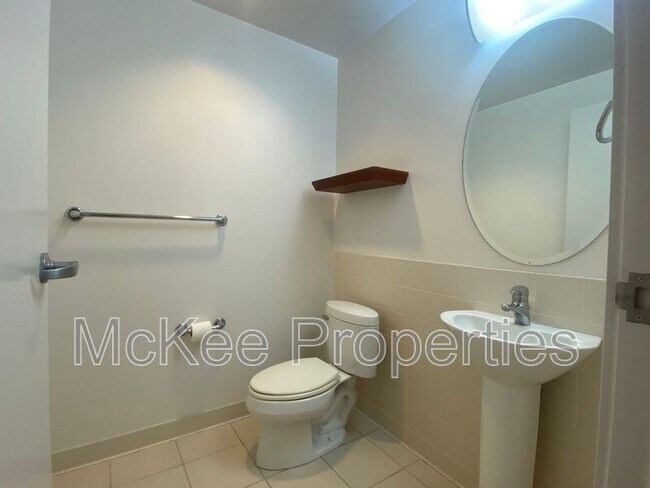 Building Photo - 645 Front St