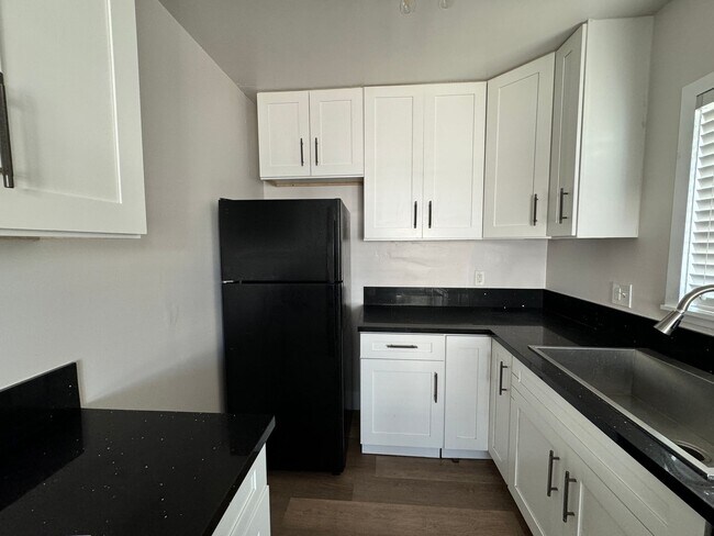 Building Photo - Orange 1128 Apartments