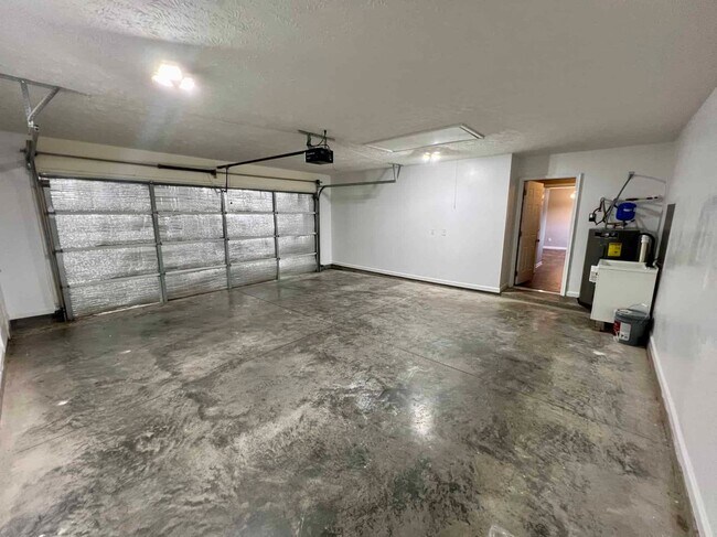 Building Photo - 3 Bed 2 Bath Brick Ranch *Fenced Backyard* in Christiana