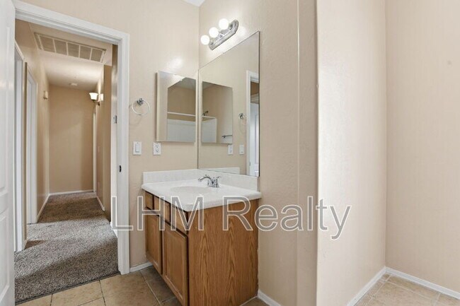 Building Photo - 15818 N 25th St