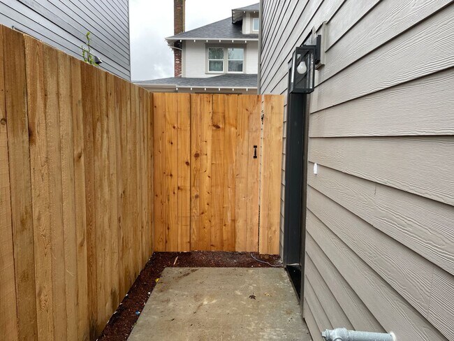 Building Photo - 2-Bedroom, 1-Bath Home in North Portland!