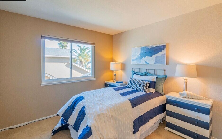 Building Photo - 2271 Biscay Ct