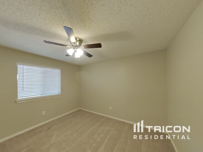 Building Photo - 2312 Vineyard Dr