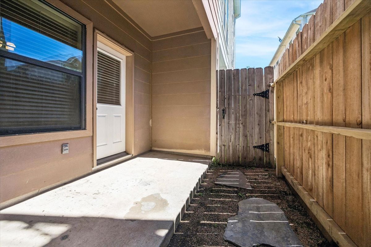 Building Photo - 5811 Maxie St