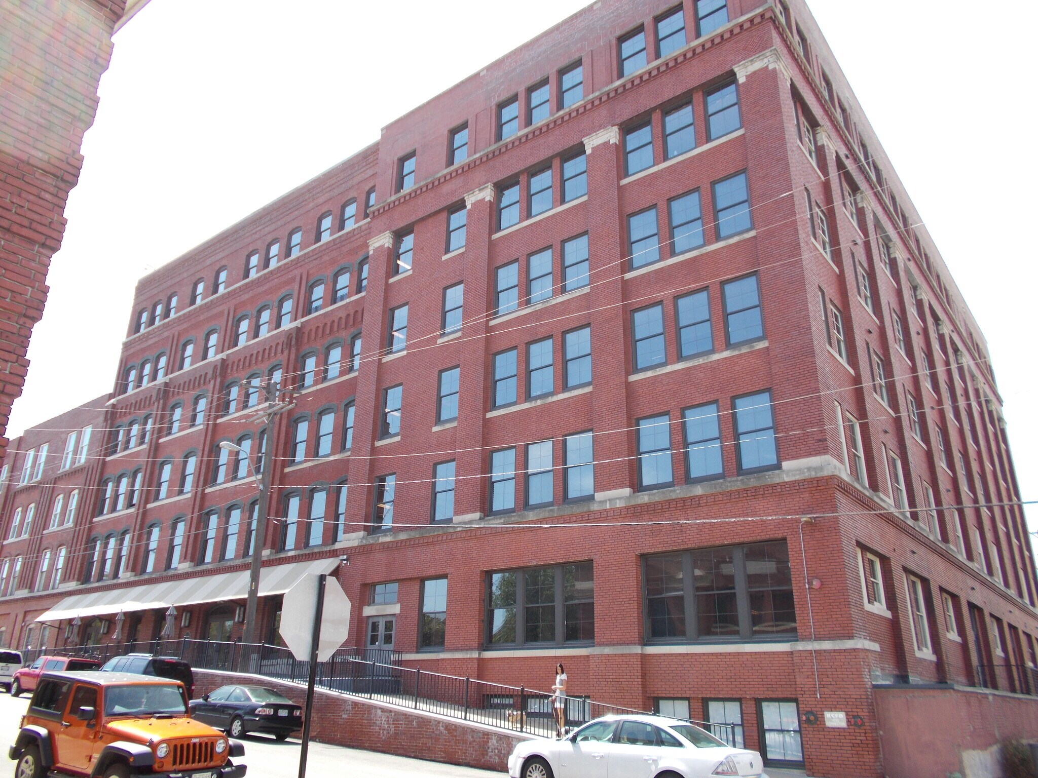 Building - 200 Main St