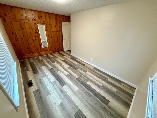 Building Photo - Orchards Home with a View