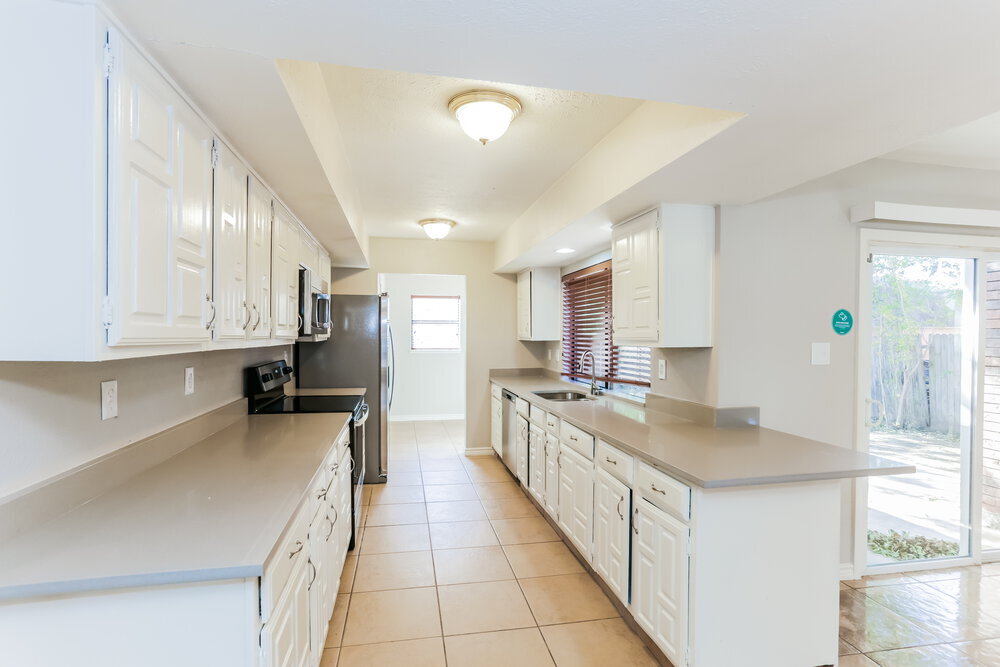 Building Photo - 6906 Forestview Dr