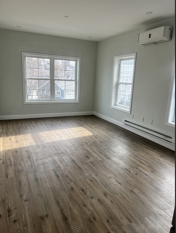 Building Photo - 178 Elm St