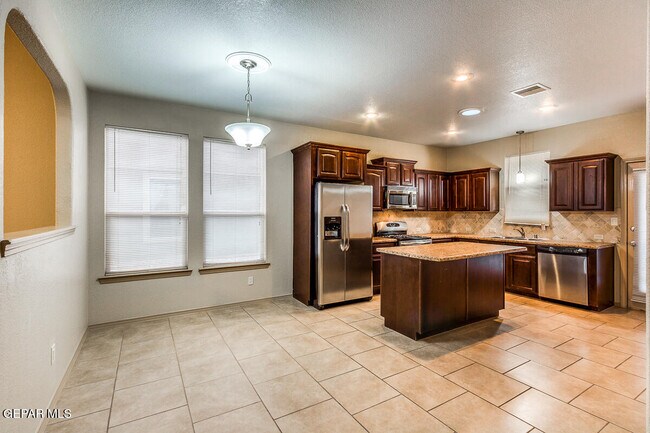 Building Photo - 14289 Desert Sky Dr
