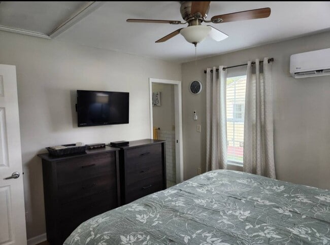 Building Photo - 1205 Jackson St