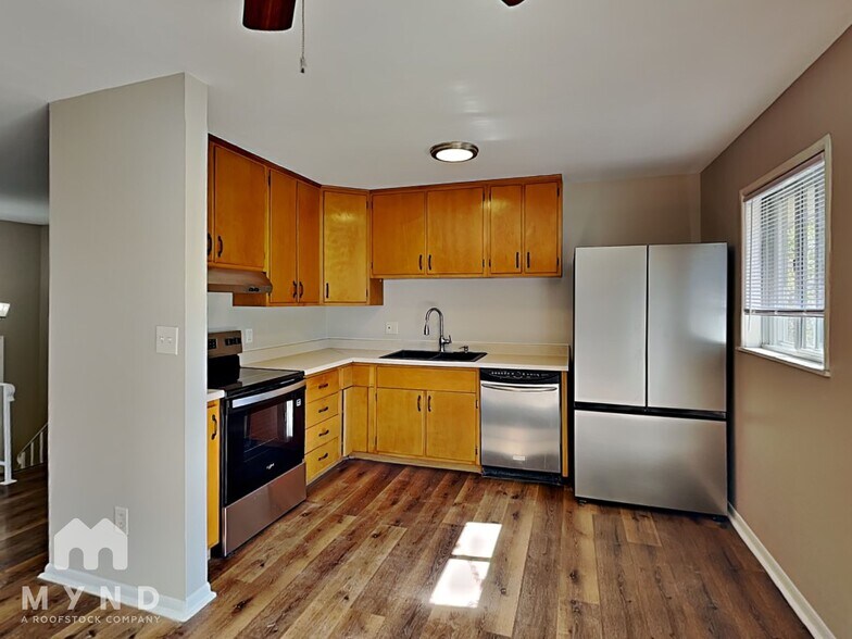 Building Photo - 2911 N Gresham Rd