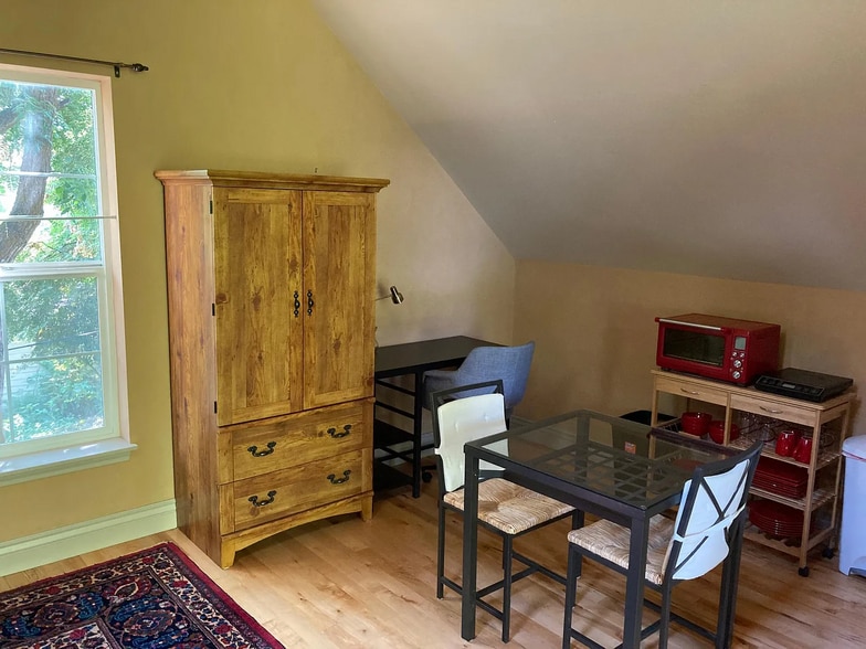 Studio living space - 1621 W Hays St