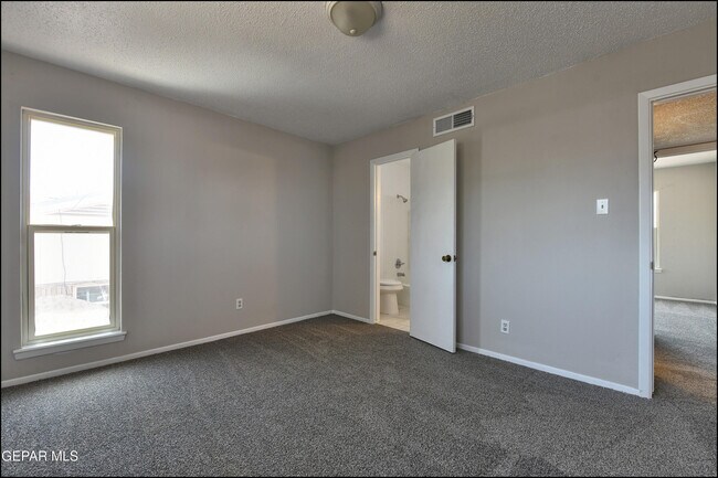Building Photo - 6913 Pamlico Dr