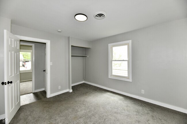 Building Photo - 3550 Eisenhower Dr