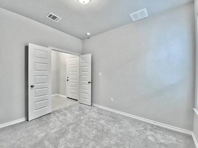 Building Photo - 816 Alta Wy
