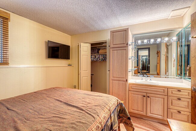 Building Photo - 1063 Vail View Dr