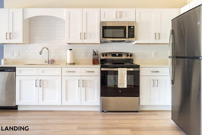 Building Photo - 6225 Mobile Hwy