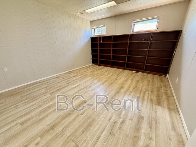 Building Photo - 635 3rd Ave