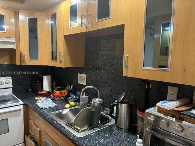 Building Photo - 1000 West Ave