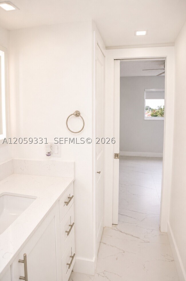 Building Photo - 2750 W 76th St