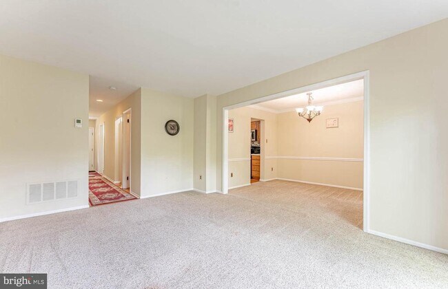 Building Photo - 11 Chateau Cir