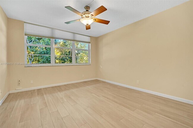 Building Photo - 933 Cypress Grove Dr