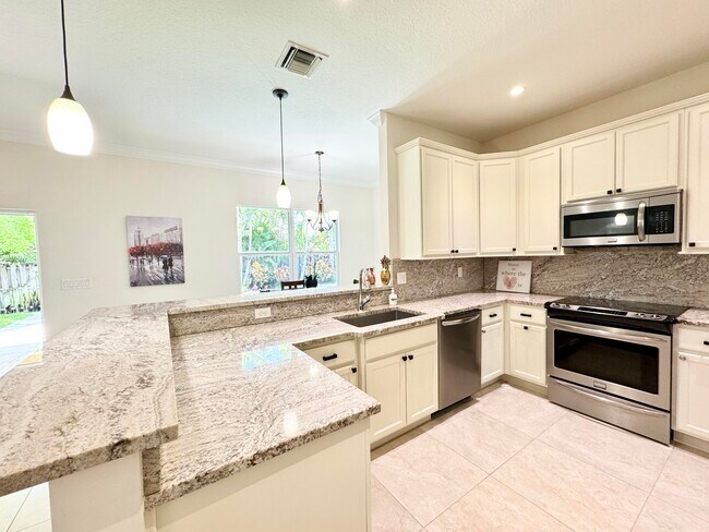 Building Photo - 376 Forest Hill Blvd