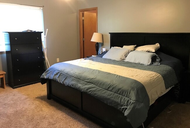 Building Photo - Fenced-in Yard + West Side of Manhattan + Washer & Dryer Included + 2-Car Garage! Available July ...