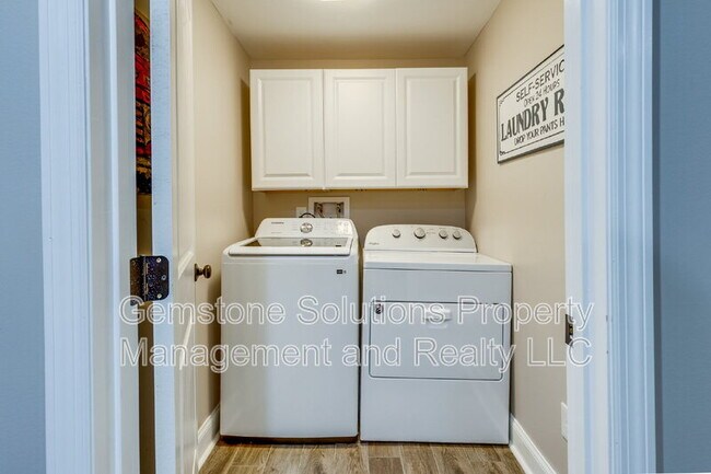 Building Photo - 1406 Lillian St