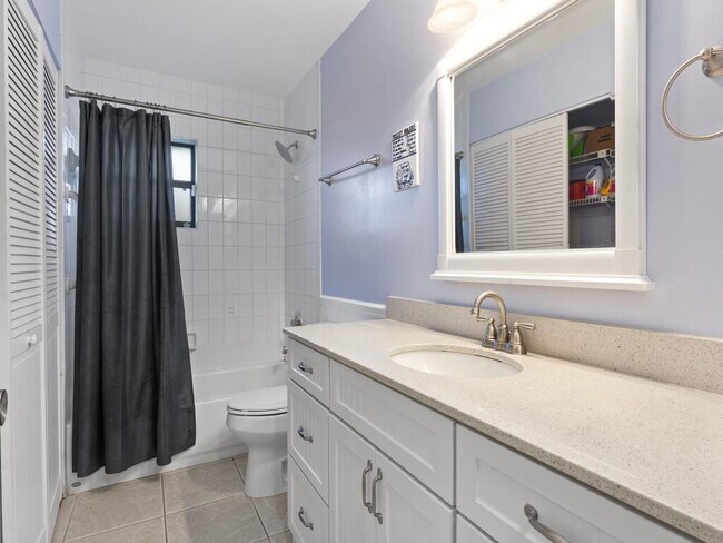 Building Photo - 1607 Laurel Leaf Ln