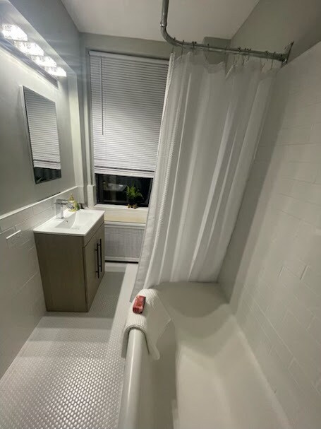 Building Photo - 2000 N Lincoln Park W