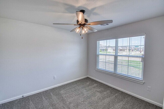 Building Photo - Beautiful Home in Summit Lakes!