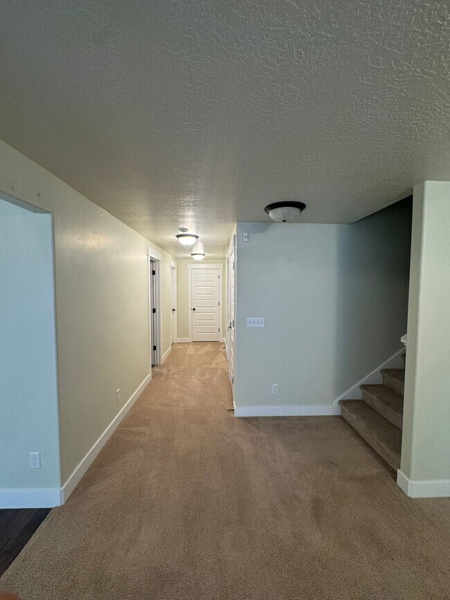 Building Photo - 1109 W Meridian Dr