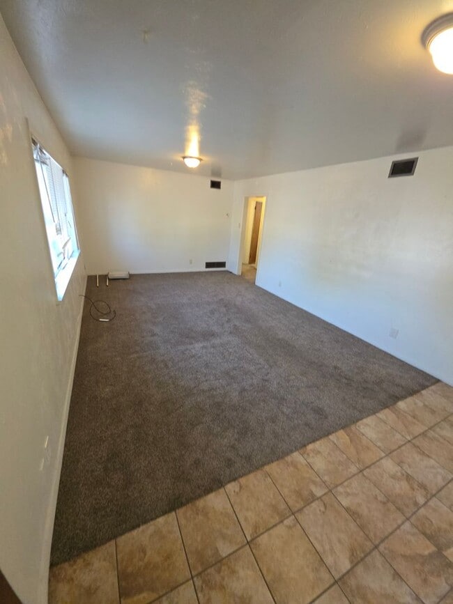 Building Photo - 1355 Elm Ave