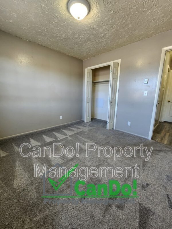 Building Photo - 230 Carol Dr