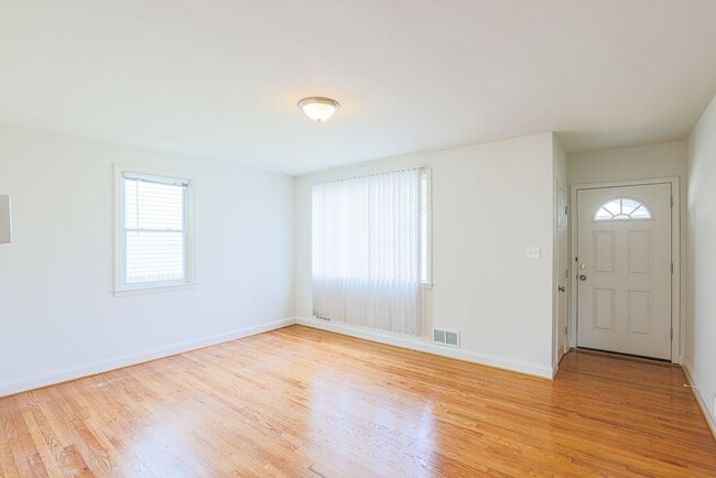 Building Photo - 5319 Plainfield Ave