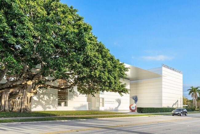 Building Photo - 651 Okeechobee Blvd