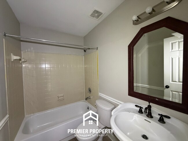 Building Photo - Stunning 3BR/2BA Memphis Home with Vaulted Ceilings & Rustic Fireplace!