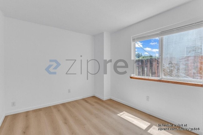Building Photo - 1526 NE 68th Ave