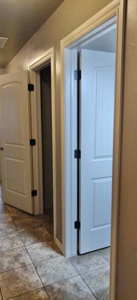 Building Photo - 211 Ashley Dr