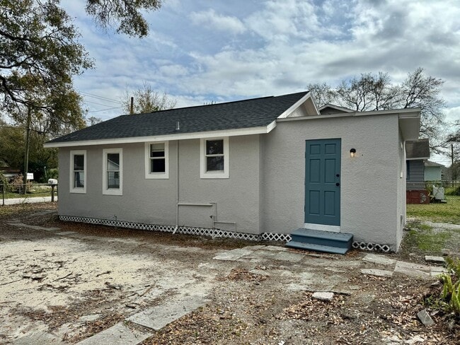 Building Photo - Fully Remodeled 2/1 in the heart of Tampa