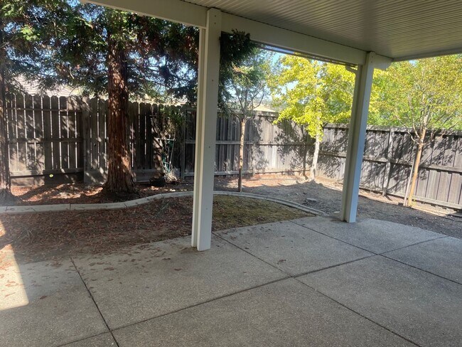 Building Photo - Empire Ranch!!