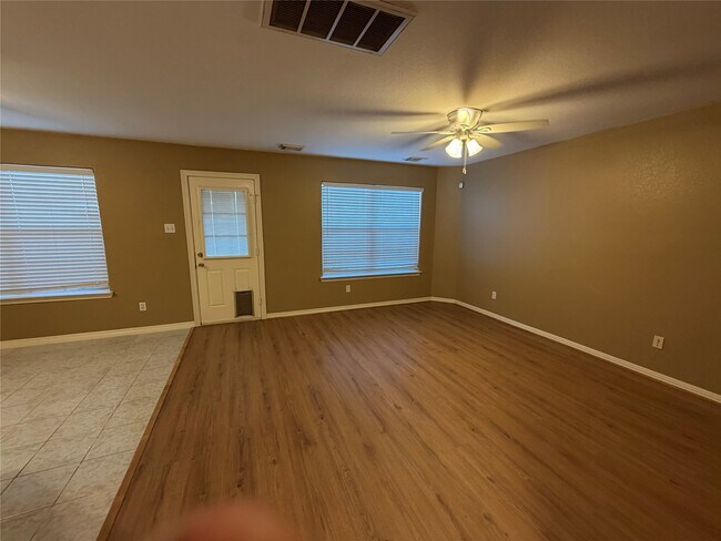 Building Photo - 9110 Prairie Trails Dr