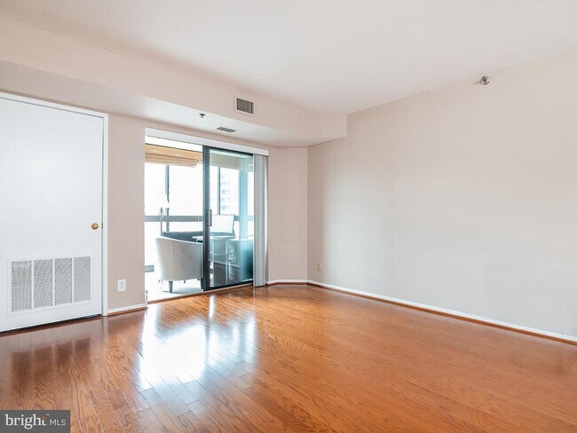 Building Photo - 900 N Stafford St